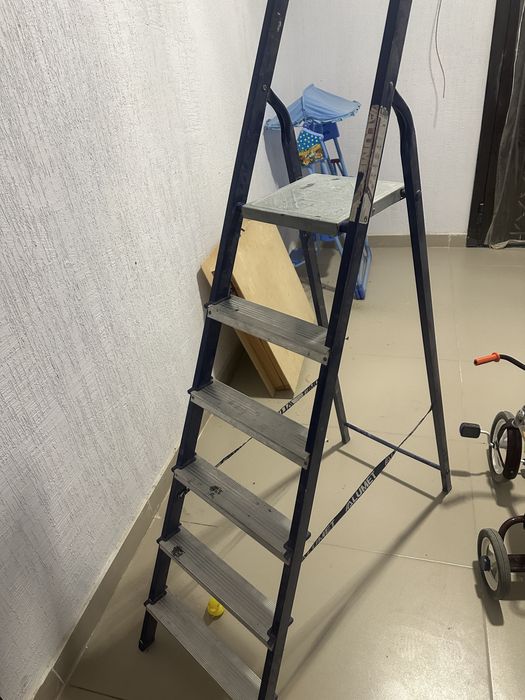 Продается б/у стремянка