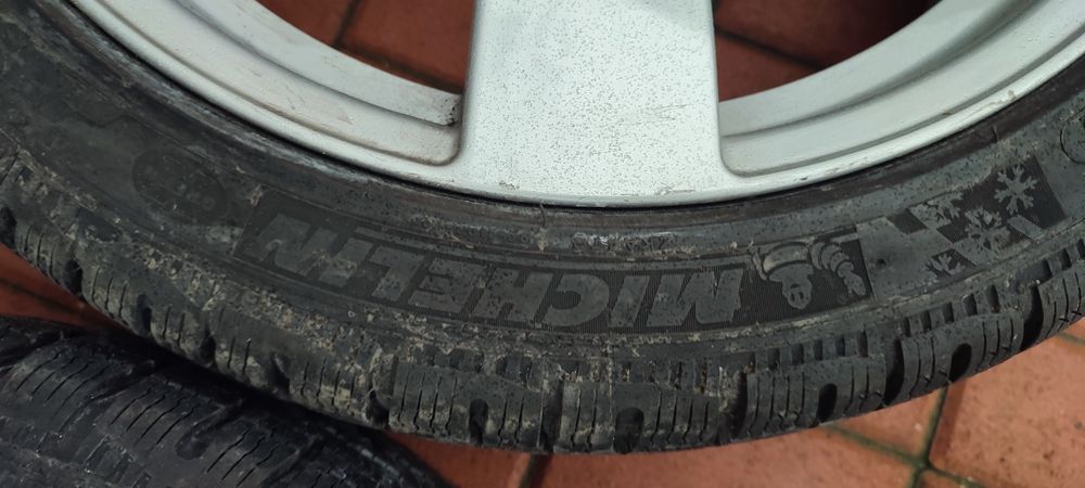 Джанти DEZENT със зимни гуми 5/112/18 размер на гумите 225/40/18