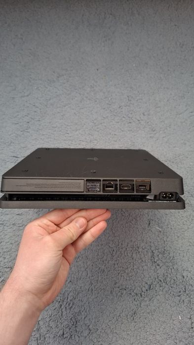 Playstation 4/ ps4 slim