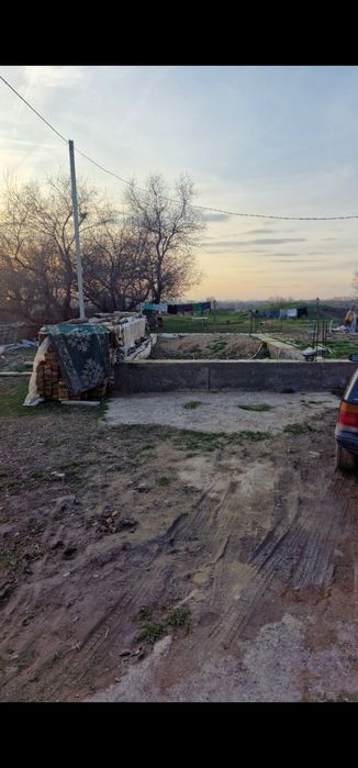 Участок с готовый времянкой