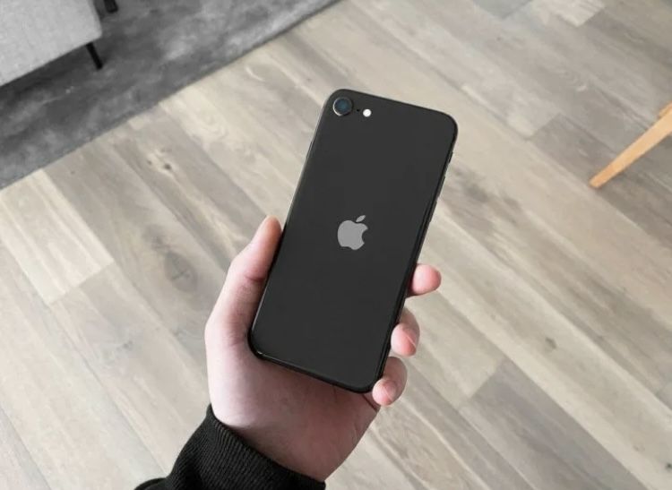 iPhone SE  2020 года