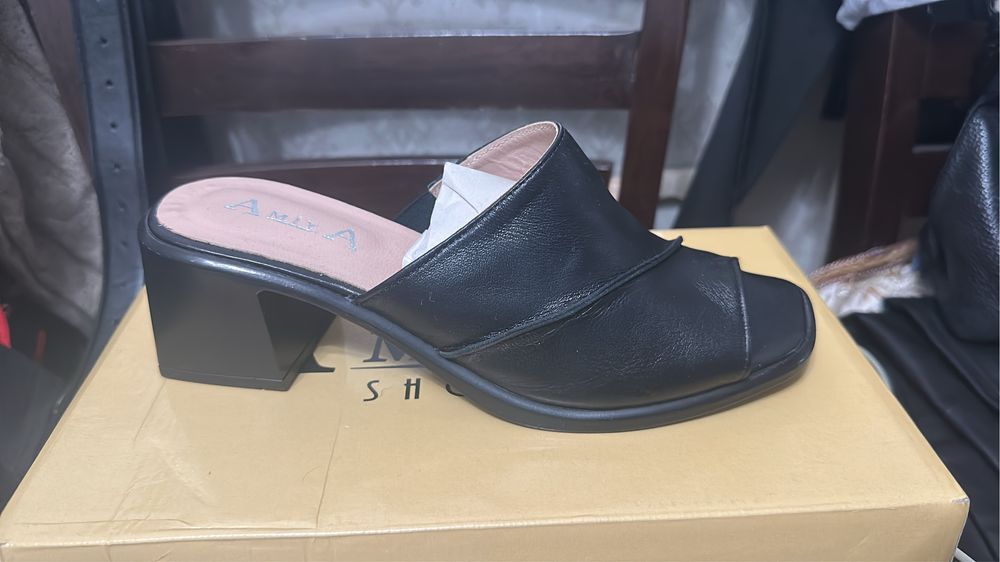 Новые кожаные шлепанцы 38 р