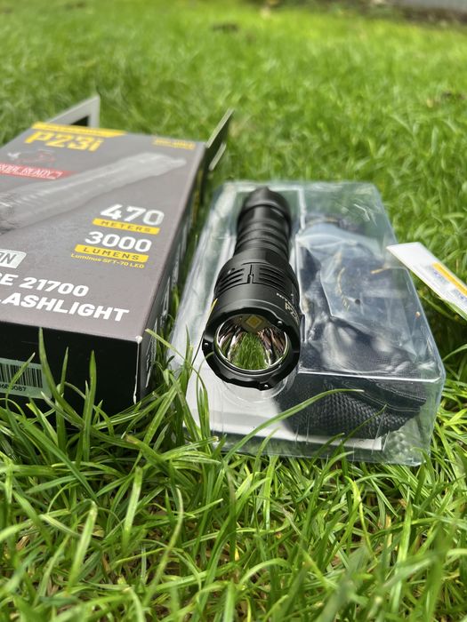 Lanterna Nitecore P23i