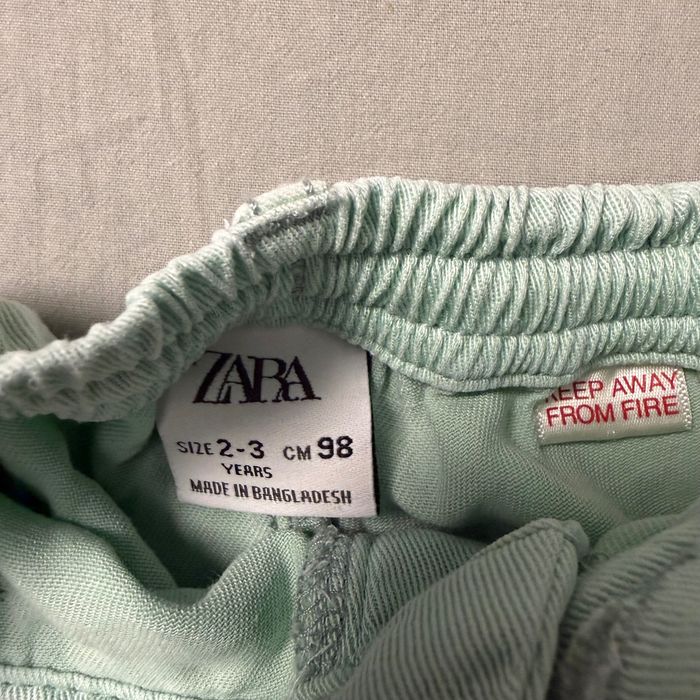 Pantaloni scurți cu buzunare bleu, Zara, mărimea 2-3 ani