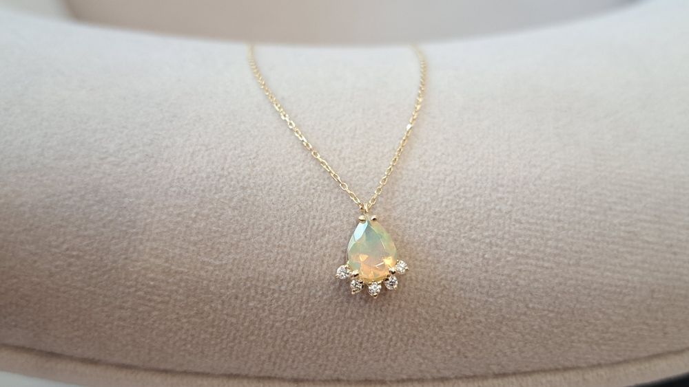Colier aur opal si diamante
