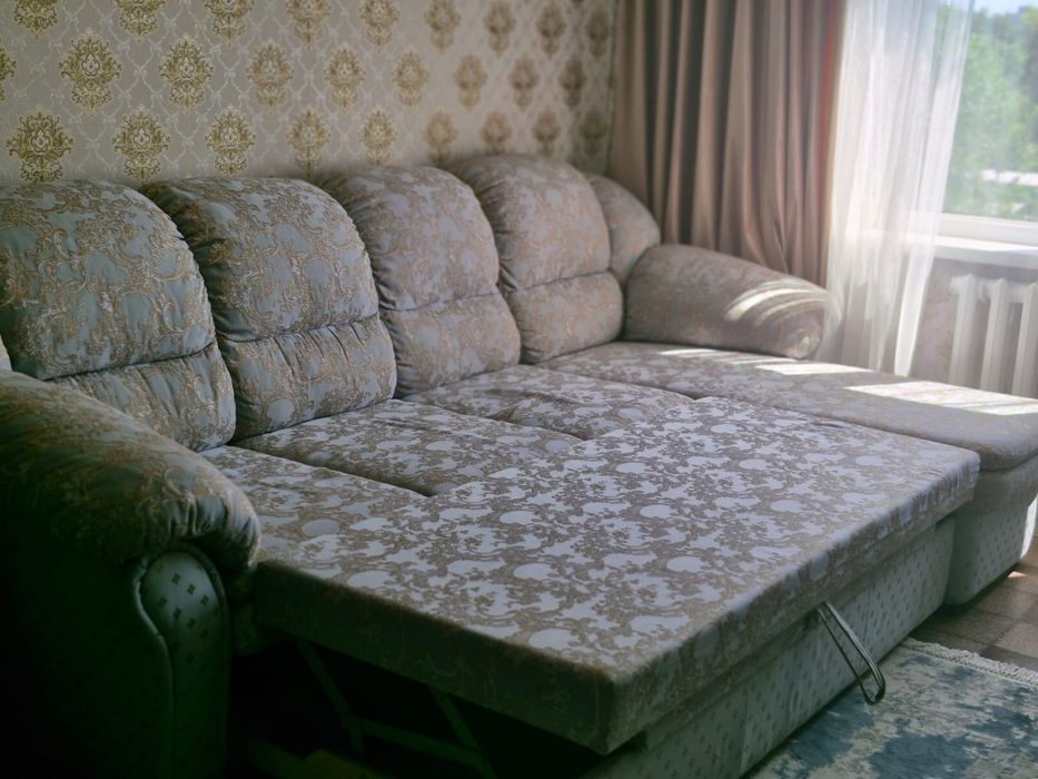 Диван с креслом