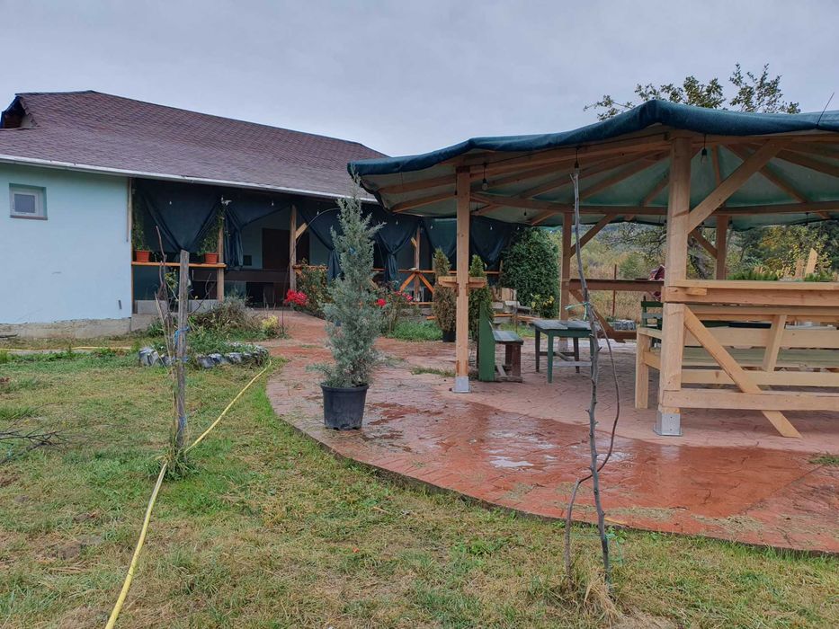 Bar + Magazin + Casă + Teren generos pentru evenimente