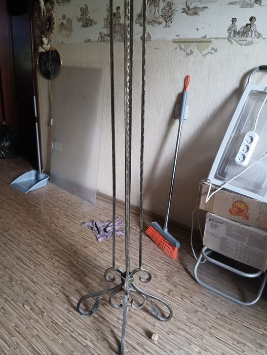 Продам кованую вешалку