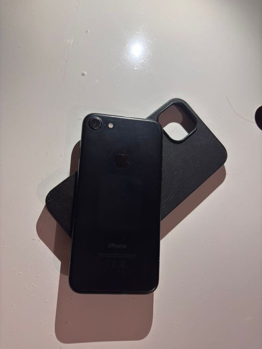 Айфон 13 және 7 екеуі бірге