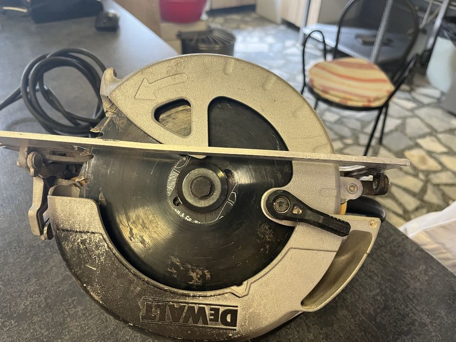 Ел. Циркуляр Dewalt DWE575