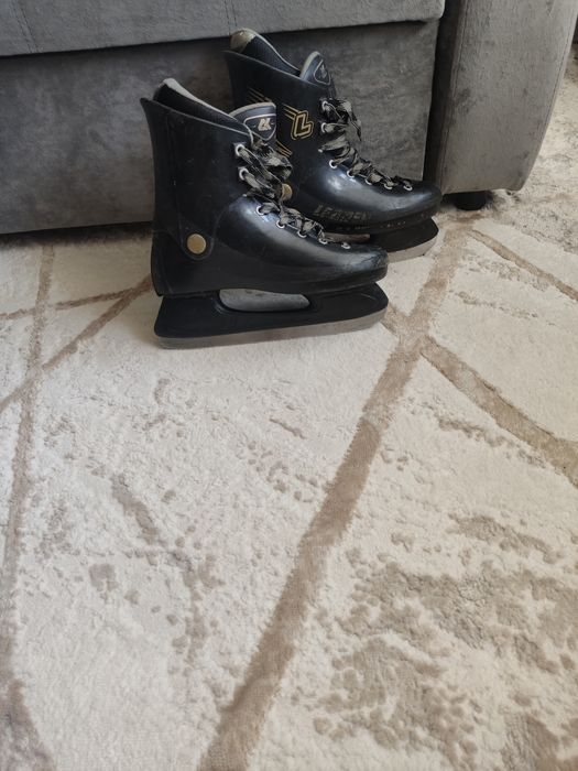 Продам коньки большого размера.