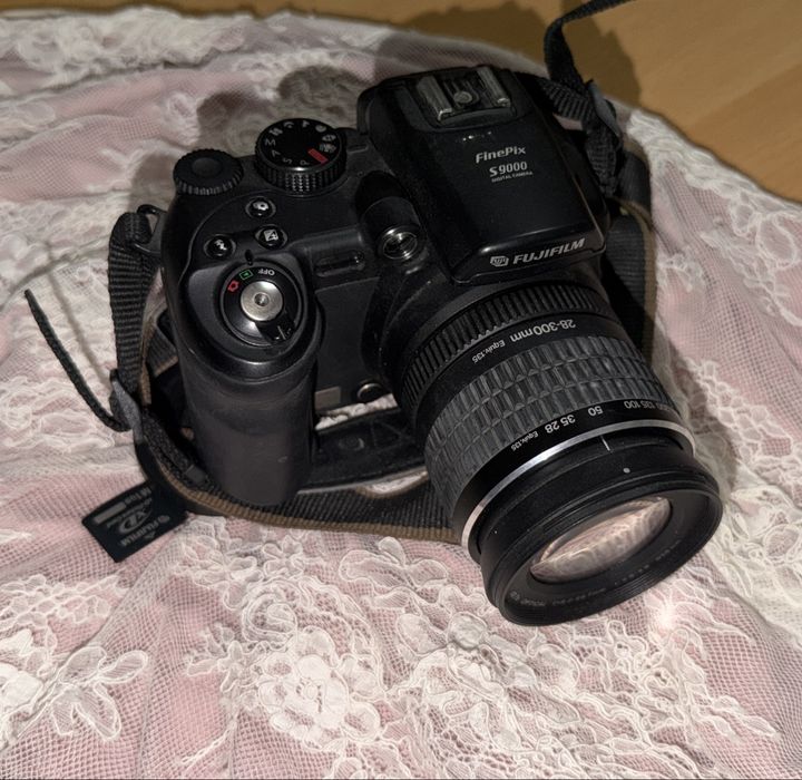 фотоаппрат FUJIFILM FinePix S9000