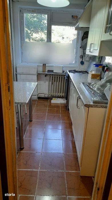 Apartament 3 cam 2 balcoane metrou Lujerului. Pret Negociabil