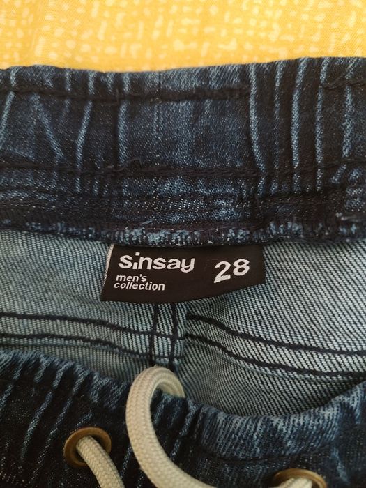 Vând pantalonii lungi
