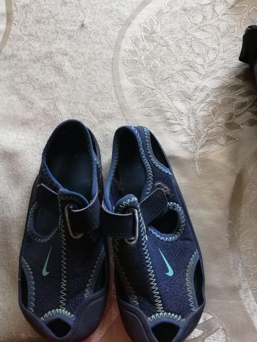 Продавам оригинални спортни обувки