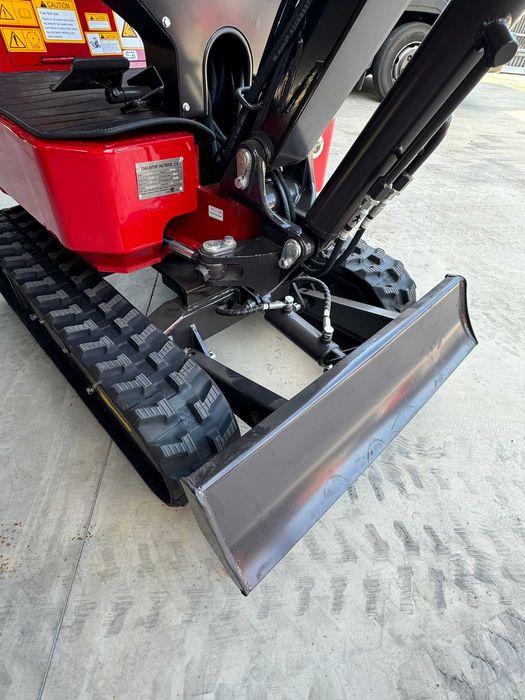 Miniexcavator diesel pe senile, 1000 kg, Livrare din stoc, Sapat santuri, excavari, Garantie