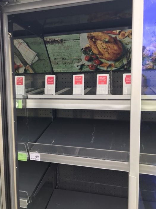 Хладилна витрина крайстенна вертикална