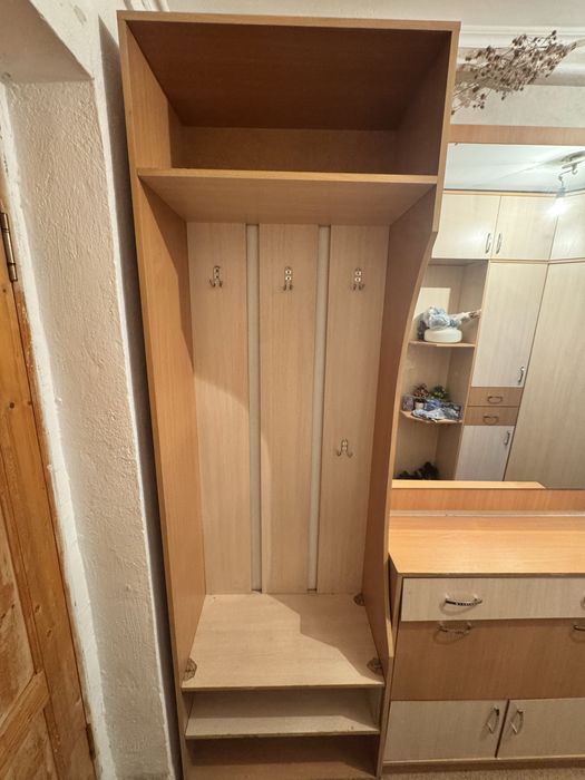 Продаю для прихожей мебель