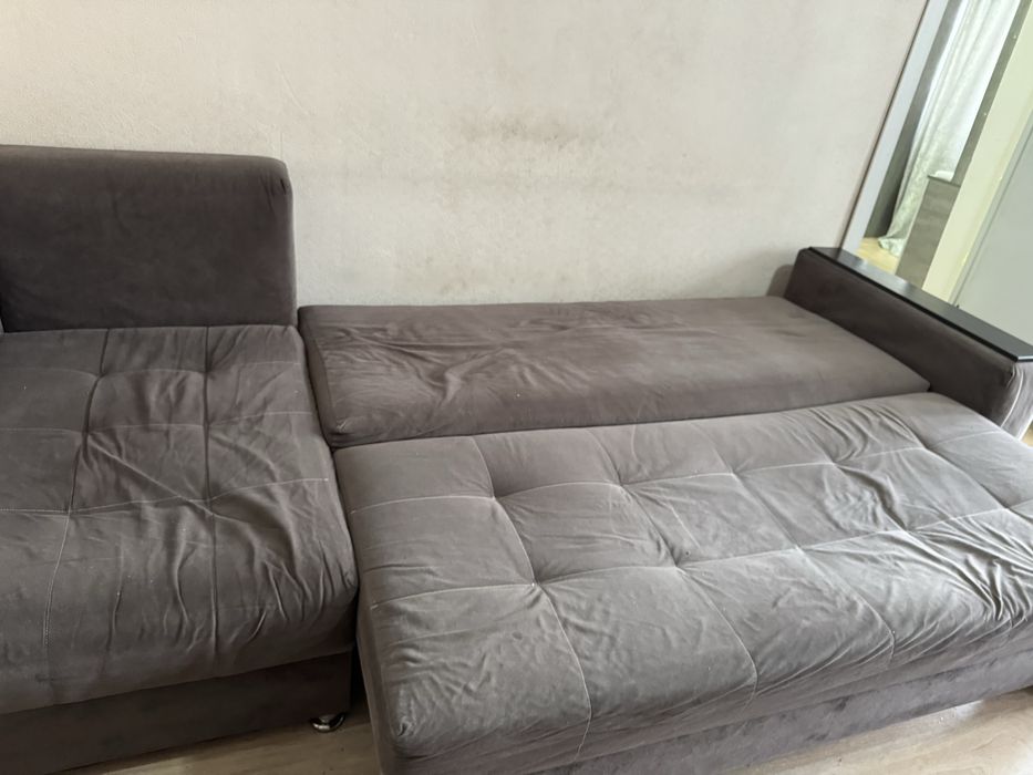Диван с креслом, требуется ремонт