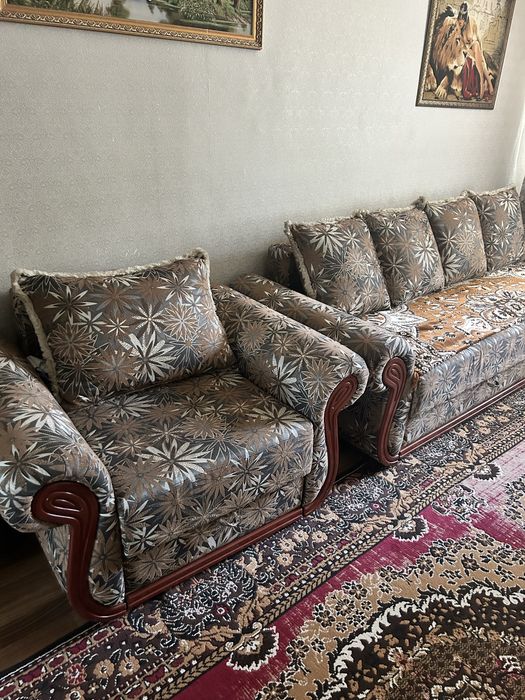 Диван с креслом