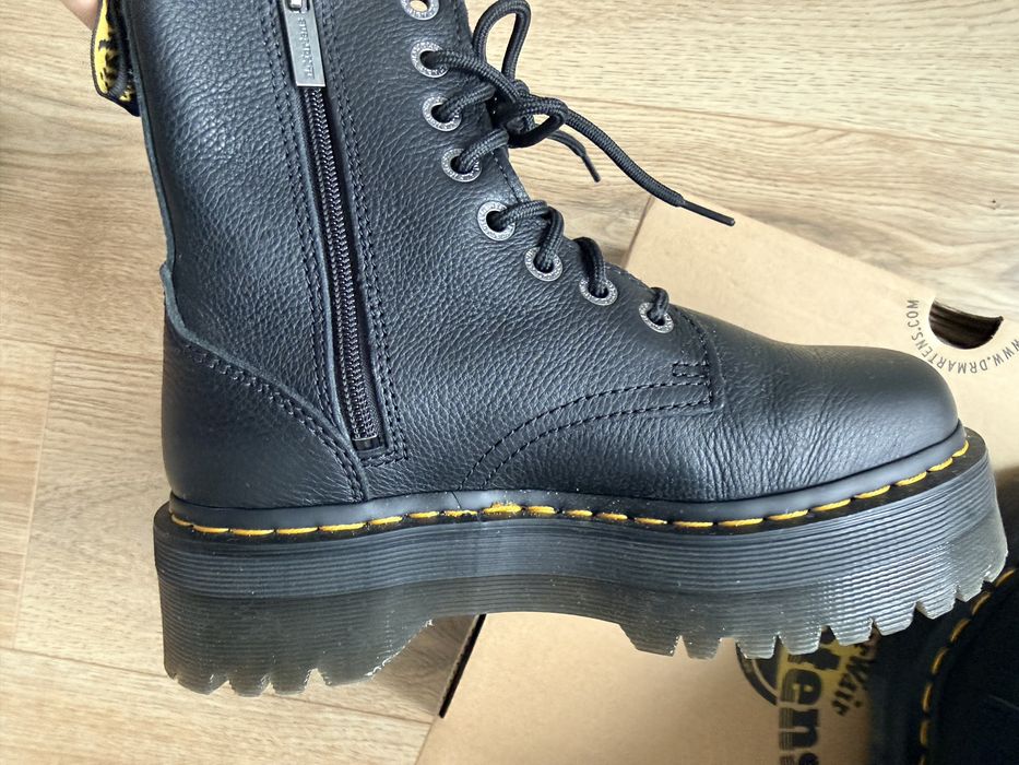 Продавам дамски обувки Dr. Martens Jadon III Pisa, 38