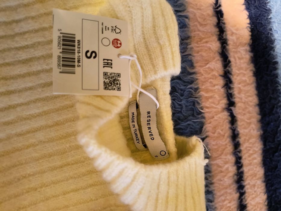 Жълт зимен  пуловер резървт reserved