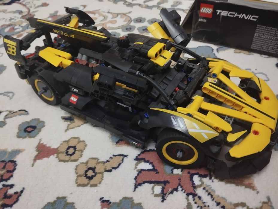 Конструктор LEGO Бугатти Болид