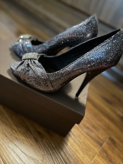 Женские нарядные туфли