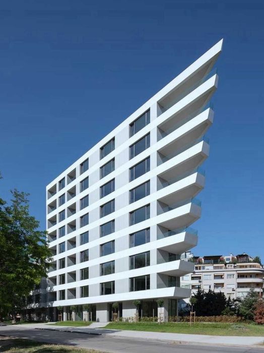 Просторен подземен гараж 37кв.м. в кв.Чайка