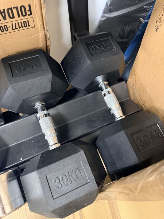 Gantere fixe noi hexagonale si rotunde 15 kgx2 si 30 kgx2 pret pachet   120 kg. Pret 1400 lei  se vand si la bucata la 14 lei kg