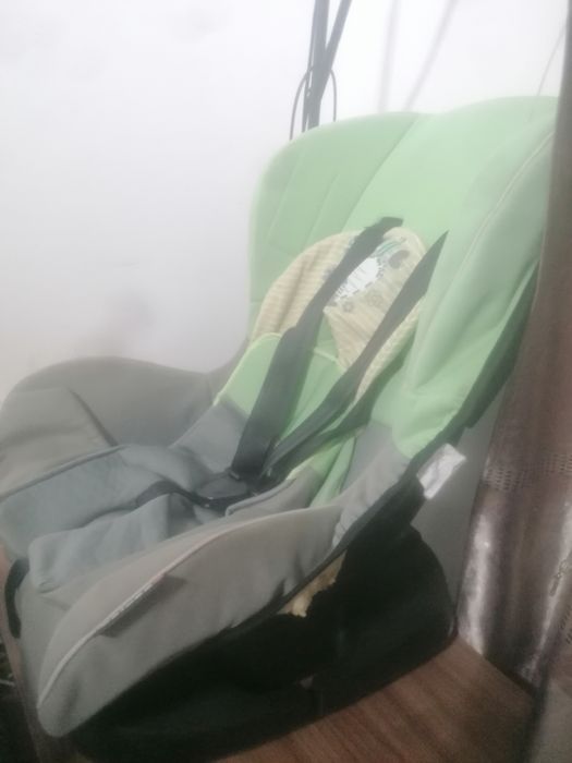 Продам детское автокресло с 1 до 5 лет