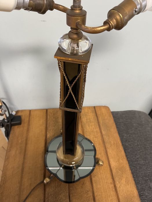 Винтидж настолна антична лампа небостъргач в стил арт деко