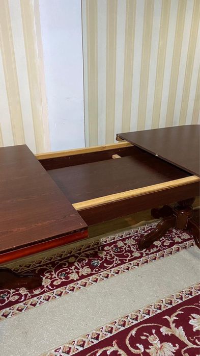 Стол для гостиной