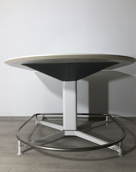 Masă Ședințe 150X170 cm Steelcase cu Organizatoare Cabluri Audio Video