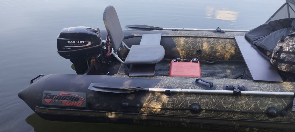 Продам лодку с мотором