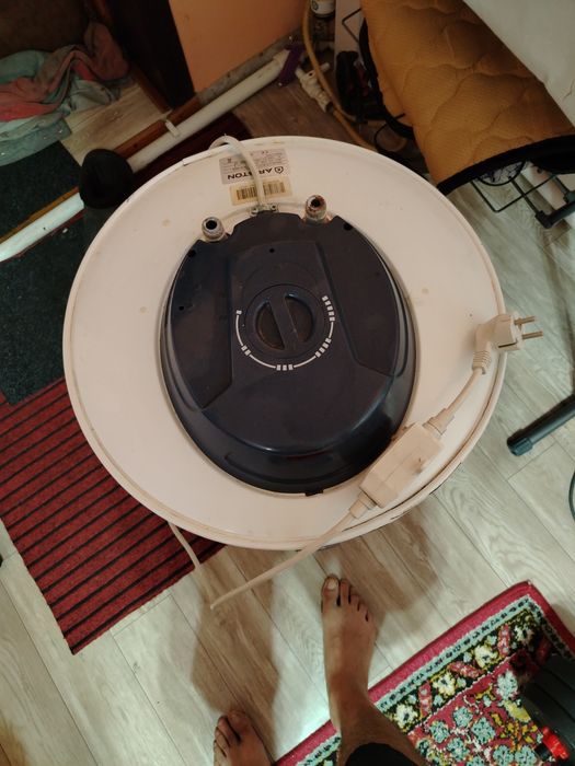 Продам водонагриватель "аристон"