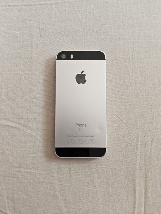 Iphone se 32gb, baterie 89%, touchid nu fuctioneaza, neverlocked