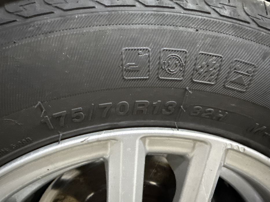 Продам комплект дисков с резиной 175/70R13