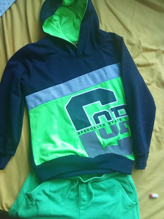 Екипи за момче 5-6 г.- 5 евро.