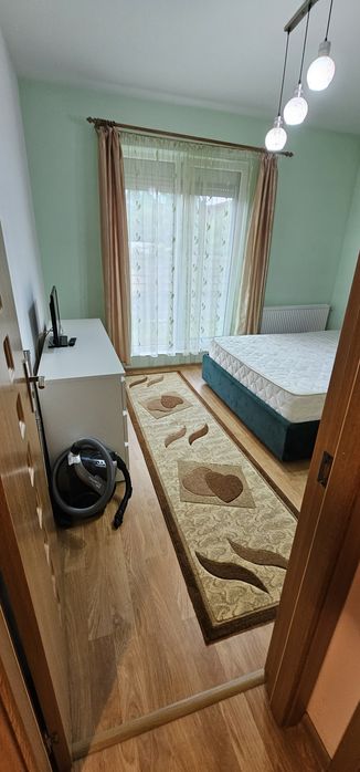 Proprietar inchiriez ap 2 camere Dumbrăvița ,str Varsovia ,mobilat, centrala ,aer conditinat, loc de parcare  in curte cu telecomanda pret 380 €