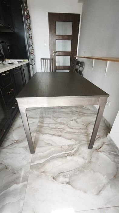 Masa extensibila si scaune Ikea