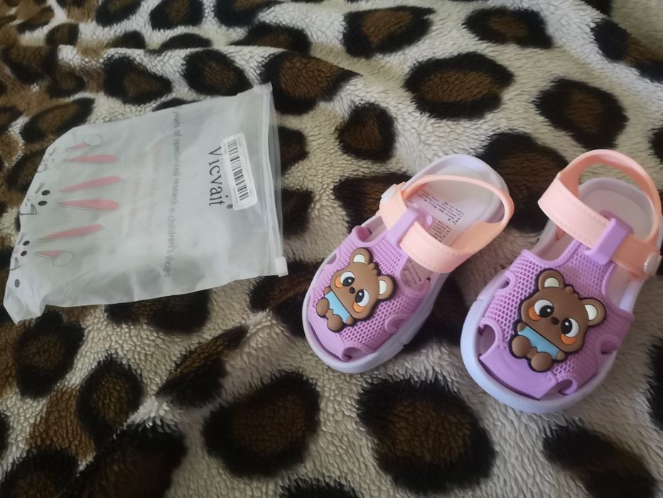 Сандали детские новые