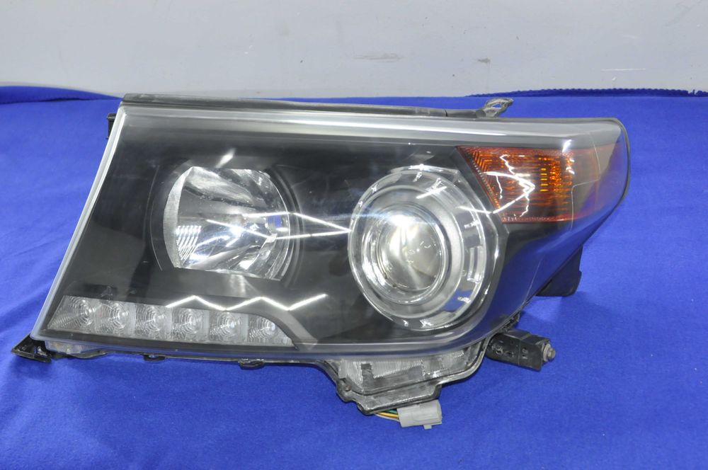 Фара Toyota Land Cruiser 200