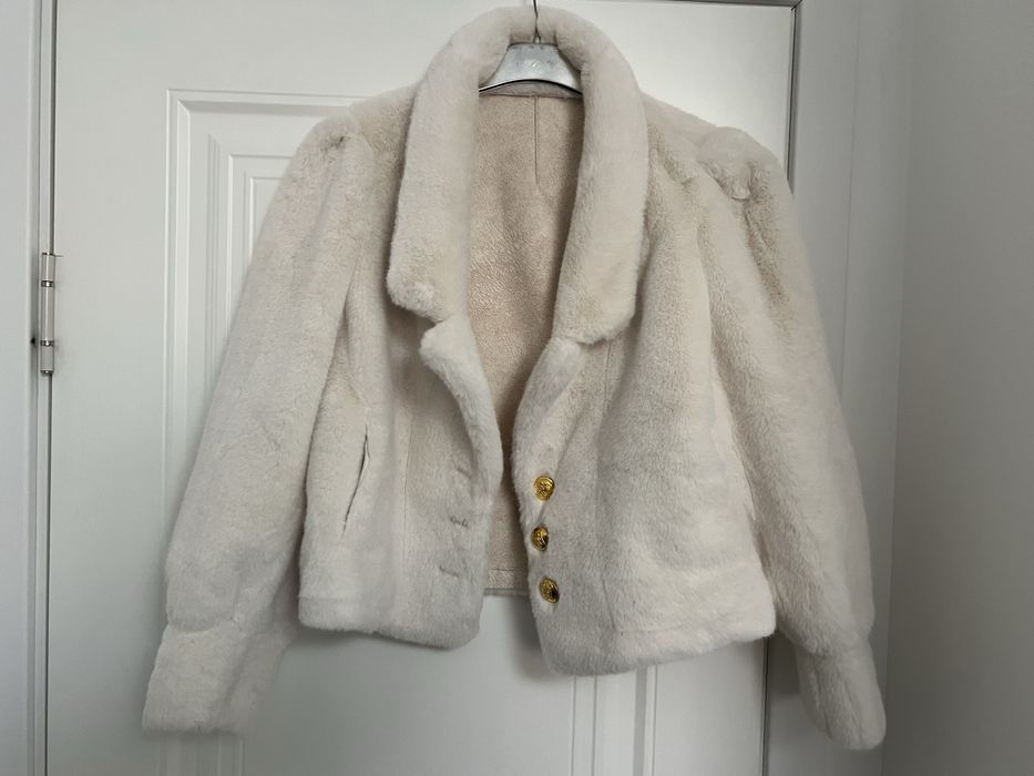 Модная красивая эко шубка