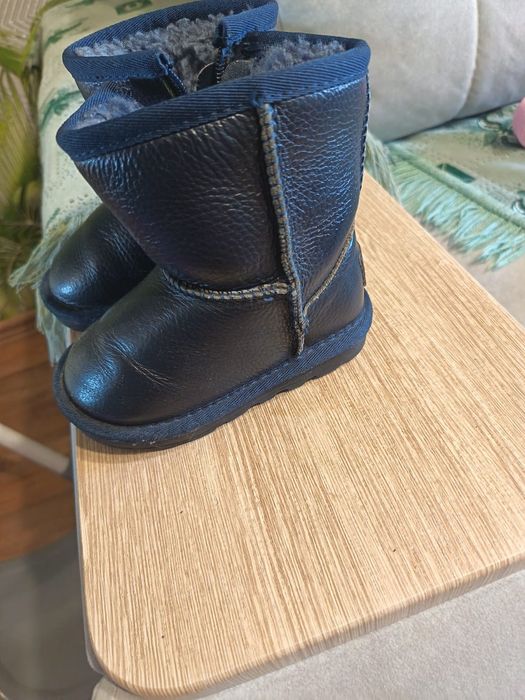 Продаю детскую обувь.