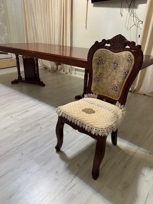 Продам стол для гостей со стульями