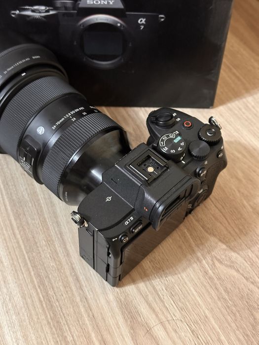 Sony a7/4 с объективом