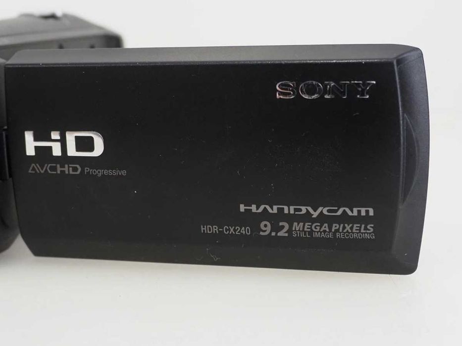 Sony HDR CX240 дигитална видео камера, голям оптичен зум и уникално Full-HD качество 50 кадъра в секунда, като НОВА, работи отлично