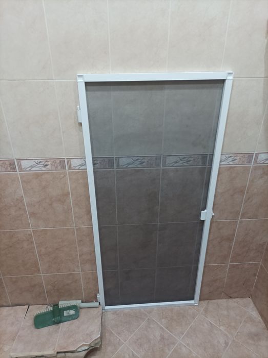 Продавам комарник