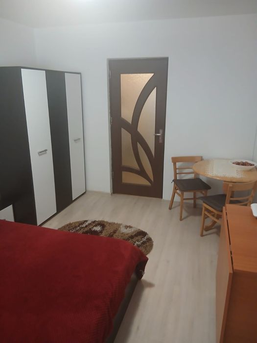 Închiriez garsoniera
